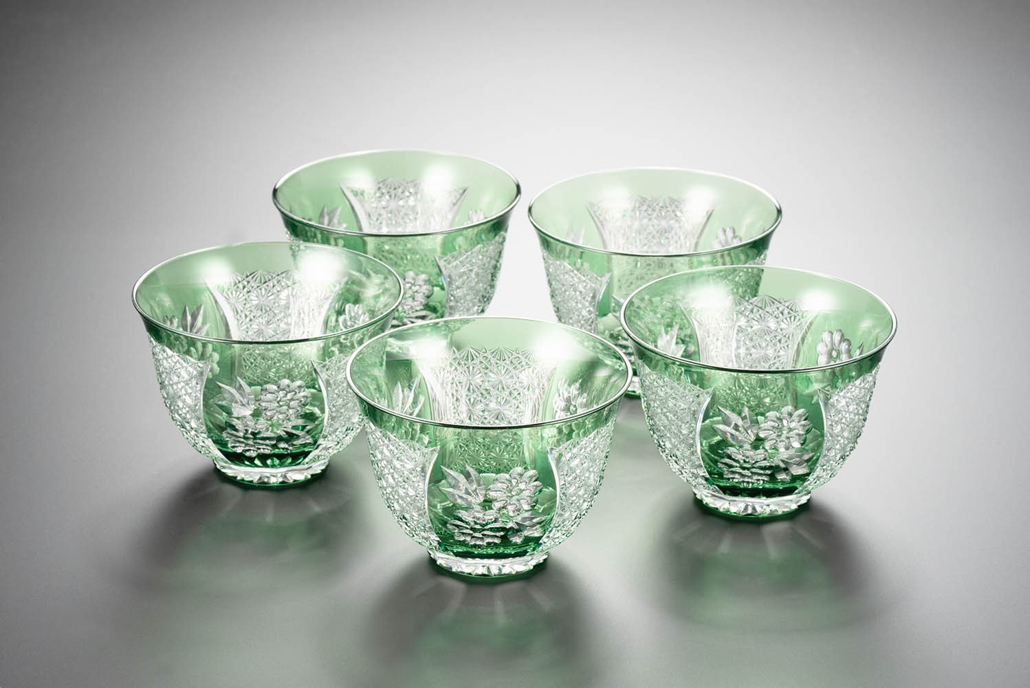 冷茶碗「桜花菊繋ぎ」