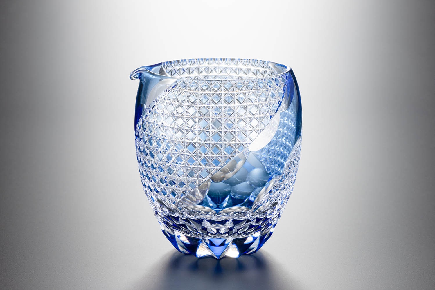 酒注ぎ「麻の葉巻」