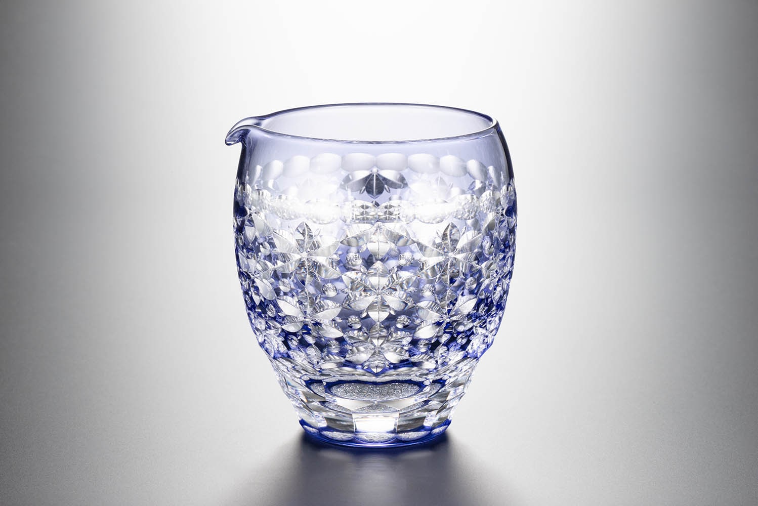 酒注ぎ「花紡ぎ」