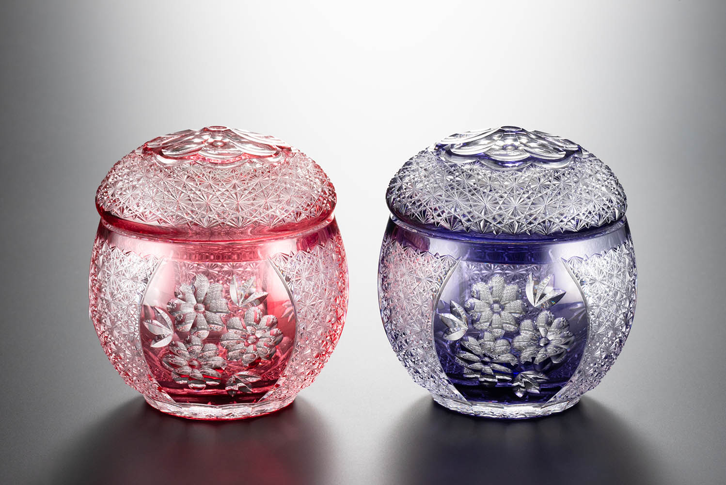 蓋物「桜花菊繋ぎ」